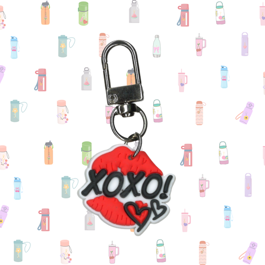 Keychain with 'XOXO!' design on a patterned background